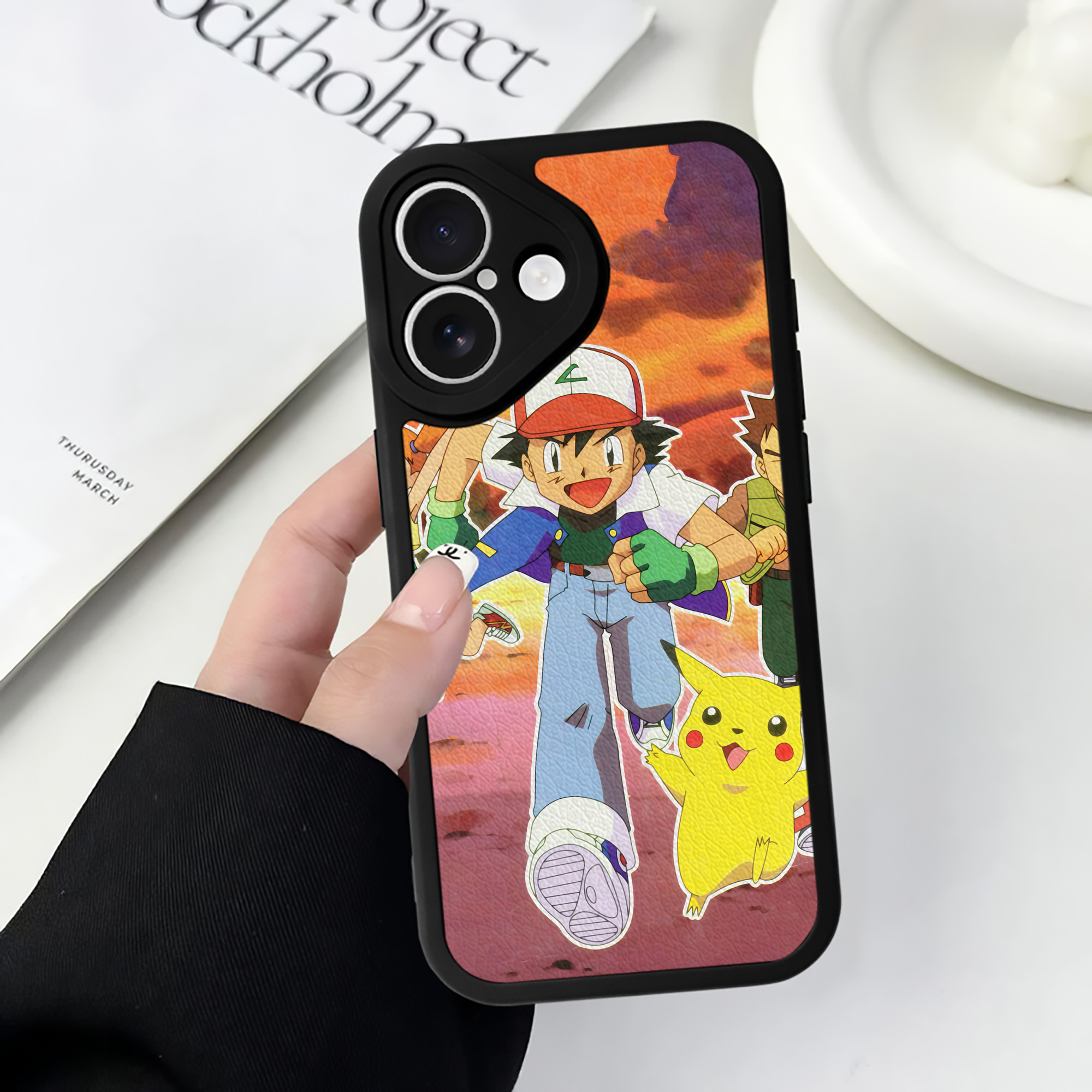 （画像用） ポケットモンスター Pokémon 【iPhone 16シリーズ対応】シリコンスマホケース（レザー調） 材質：シリコン